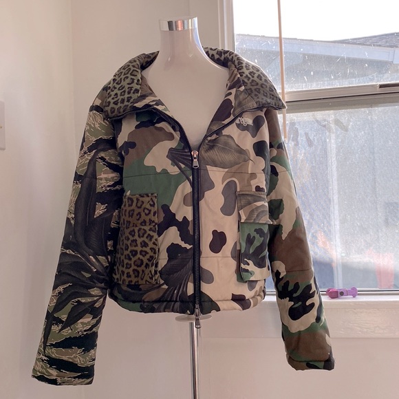 Civil Regime Jackets & Blazers - Civil Regime Cropped Puffer Jacket in Jungle Camo
